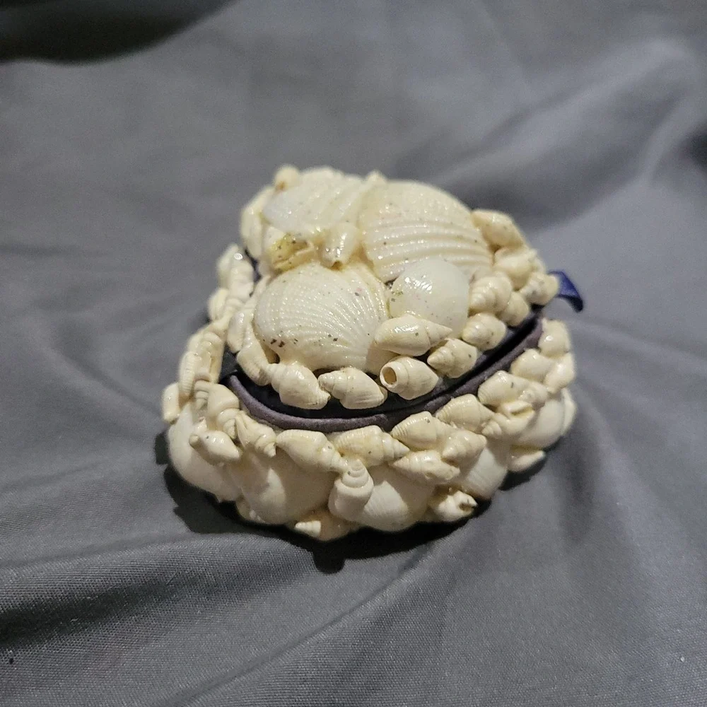 Vintage Handmade Seashell Jewelry Trinket Box Lined Heart